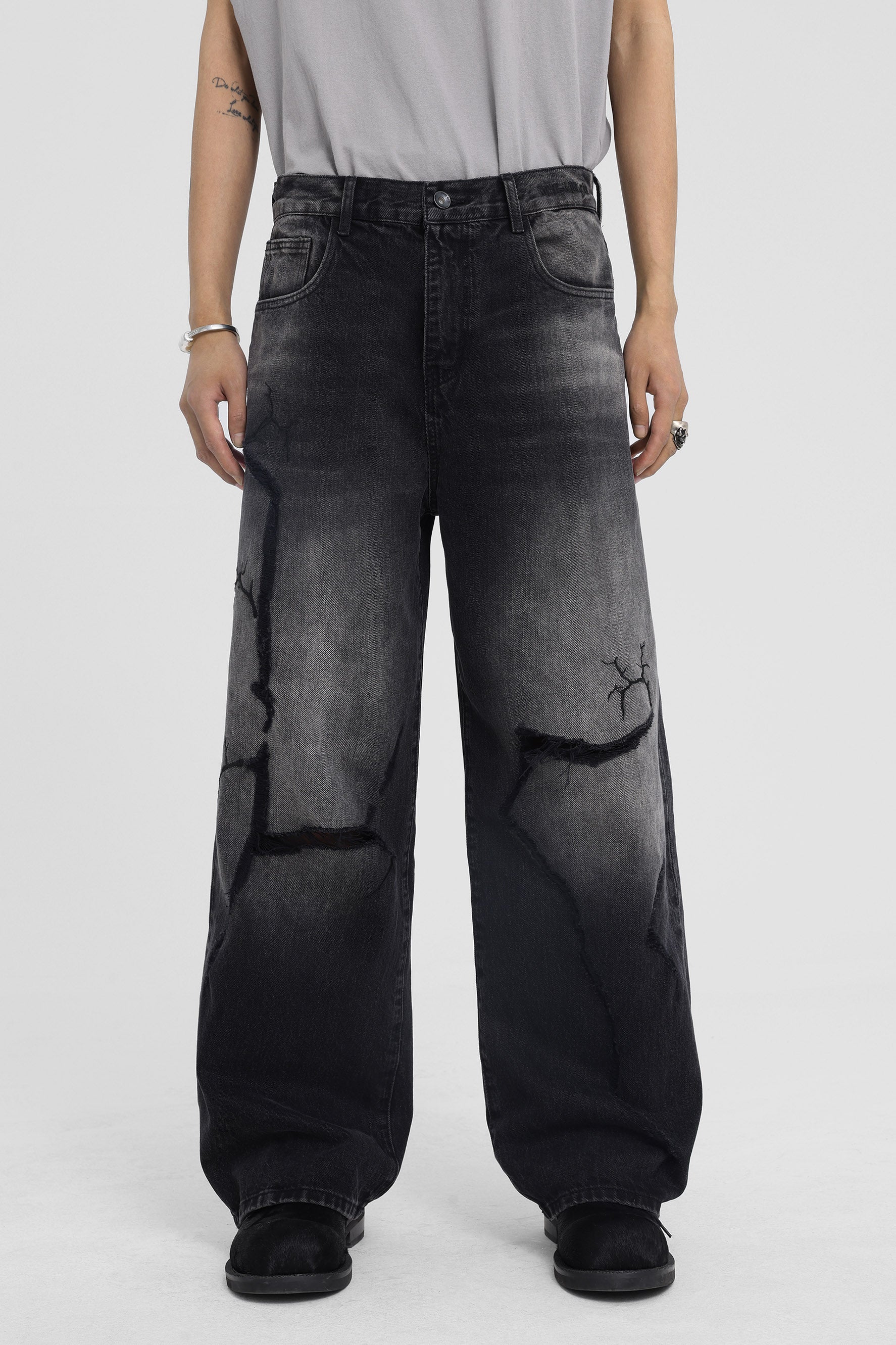 JHYQ EMBROIDERED DISTRESSED JEANS