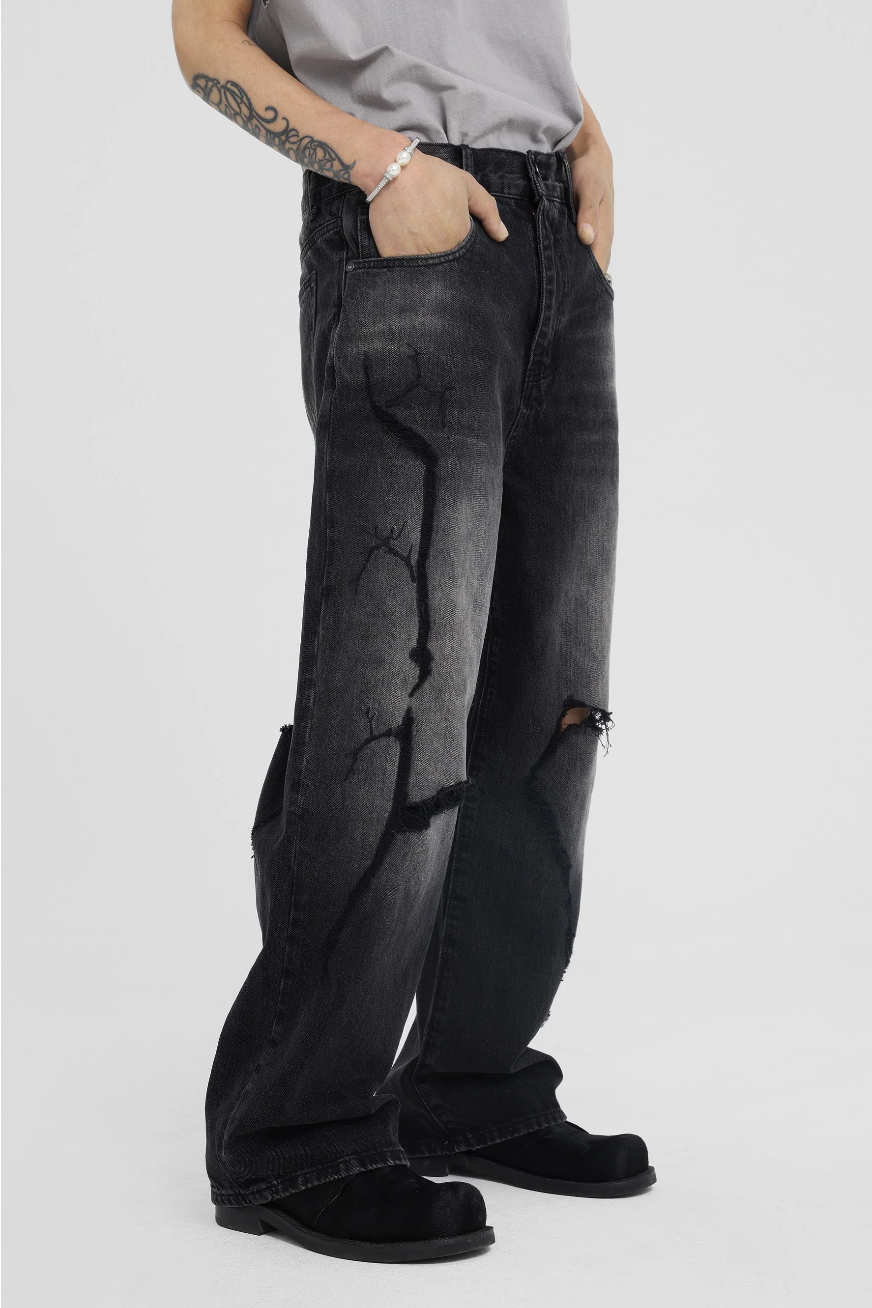 JHYQ EMBROIDERED DISTRESSED JEANS - Image 3