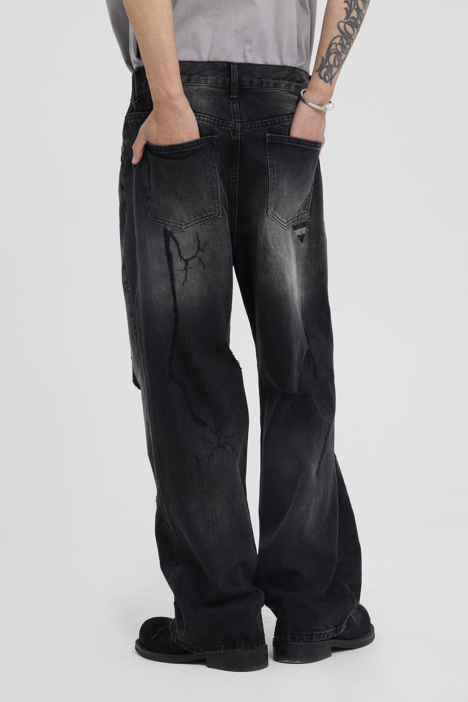 JHYQ EMBROIDERED DISTRESSED JEANS - Image 4