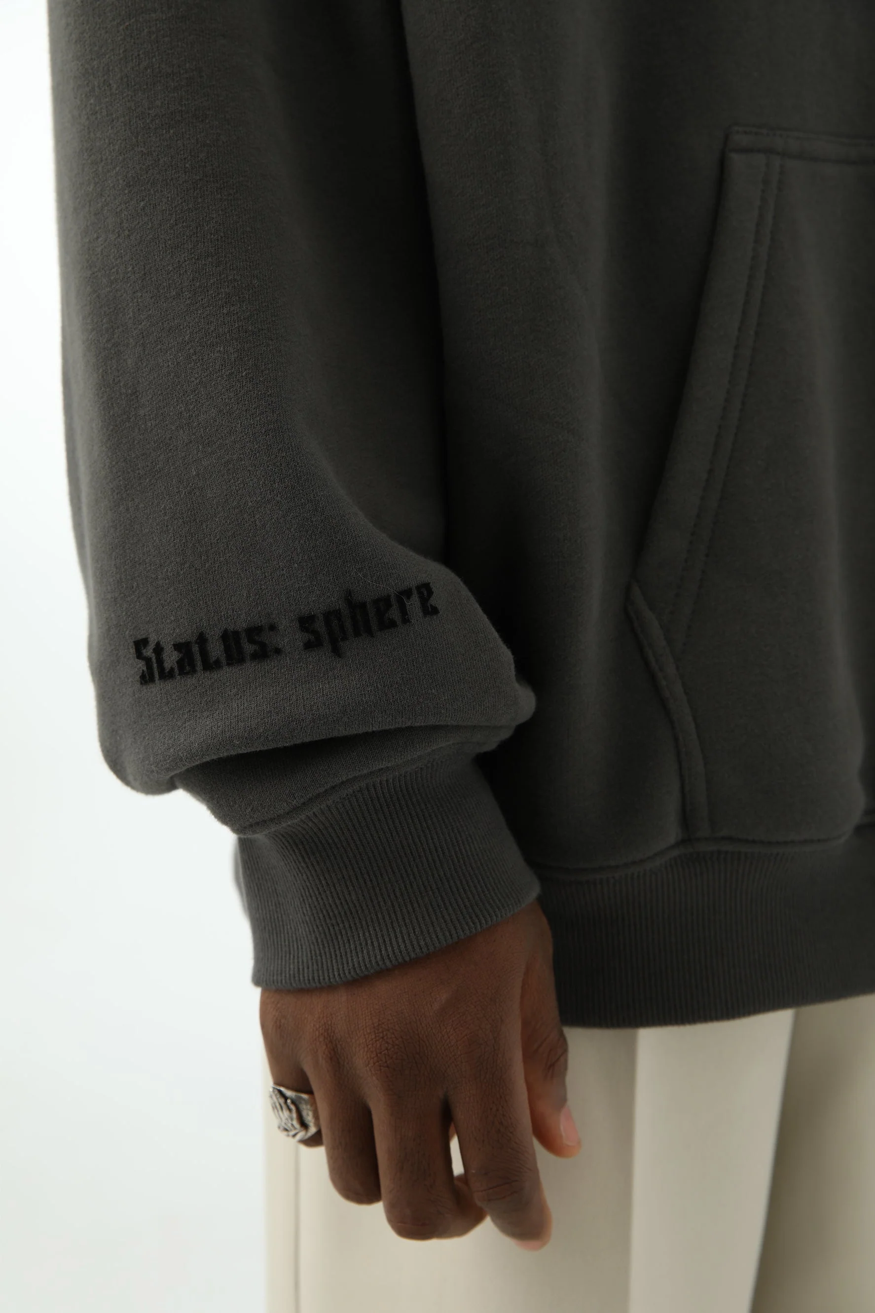 JHYQ GOTHIC LETTER HOODIE - Image 3