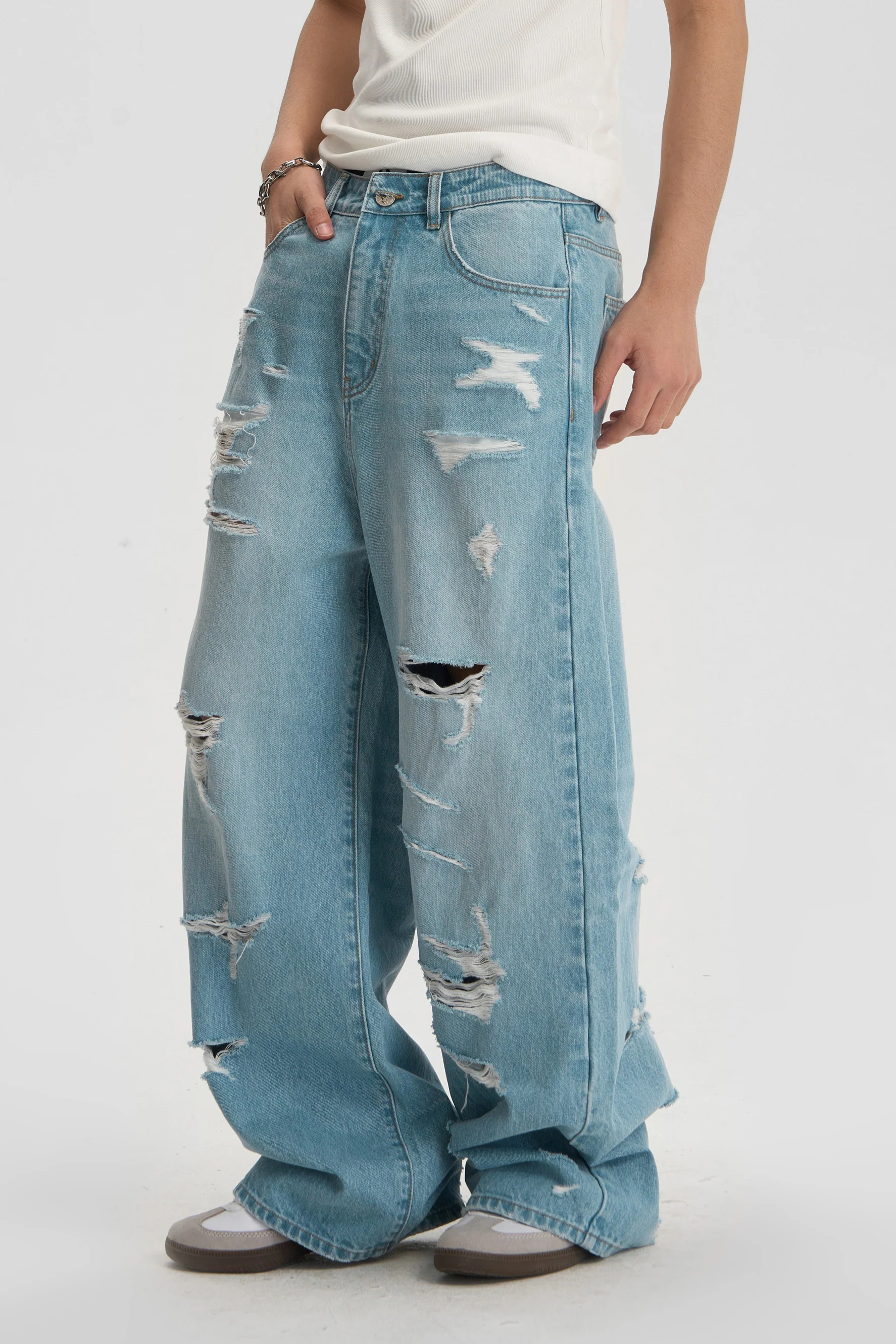 JHYQ RIPPED JEANS