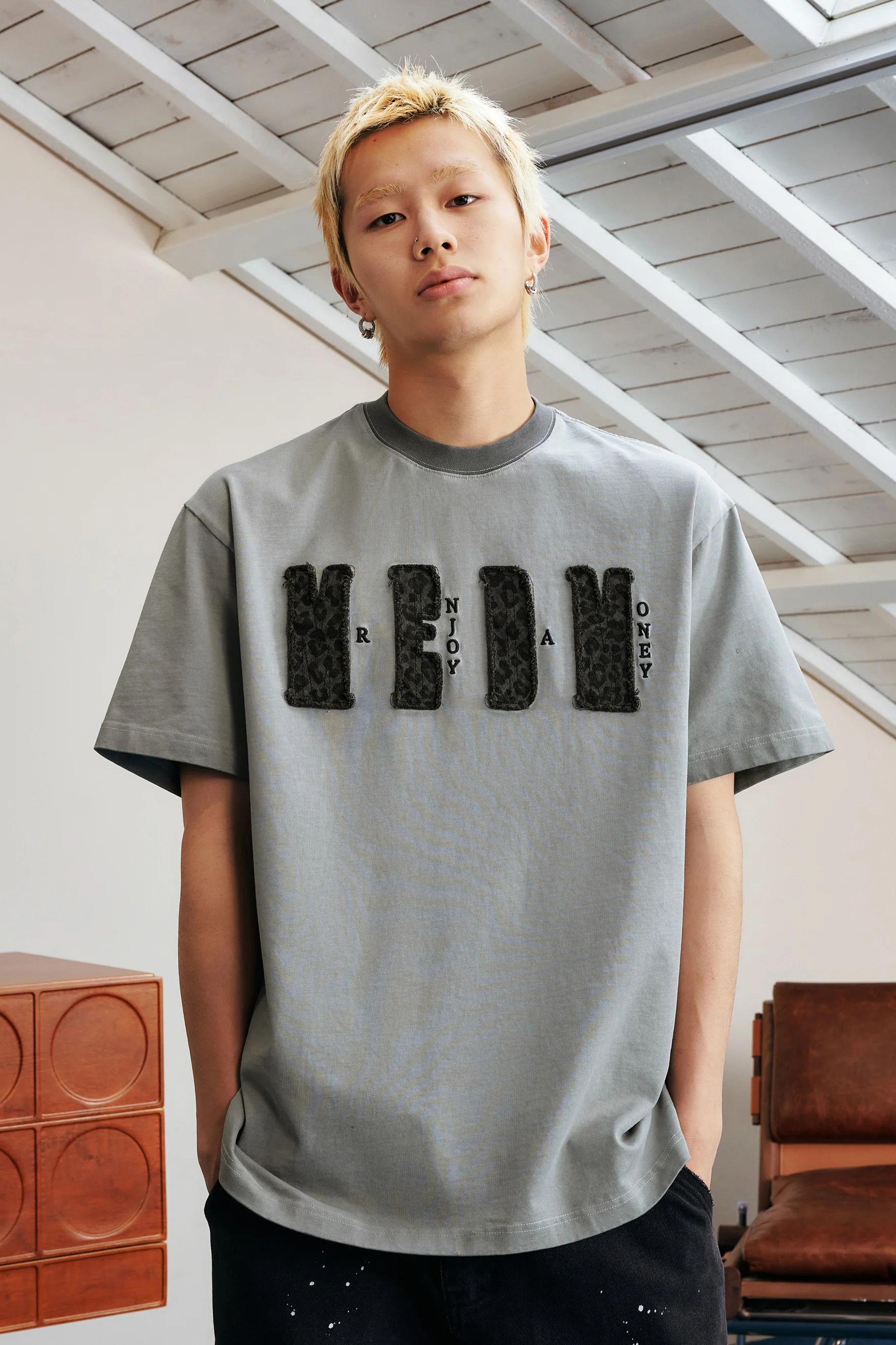 MEDM CONTRAST COLLAR T-SHIRT