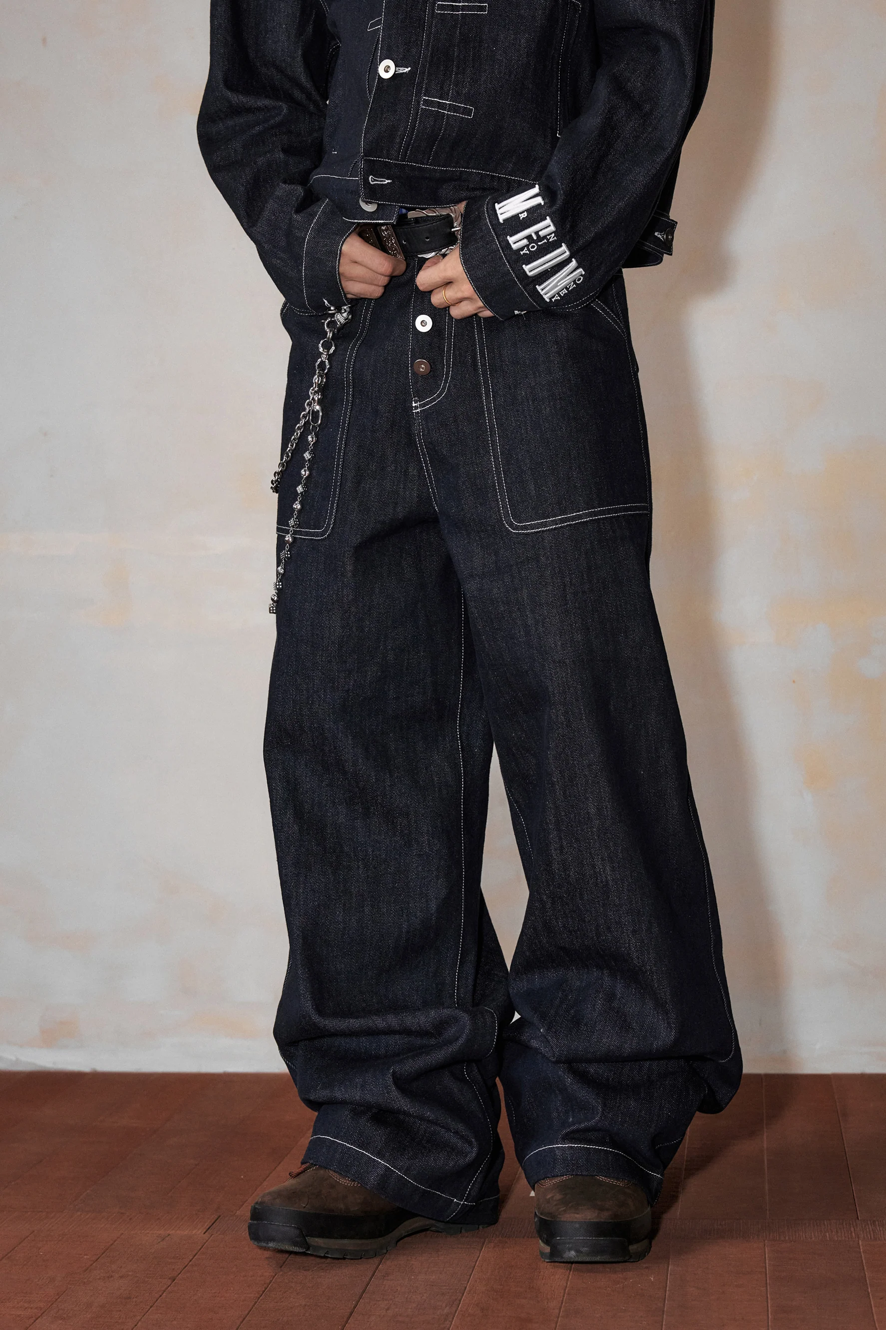 MEDM CONTRAST STITCH JEANS