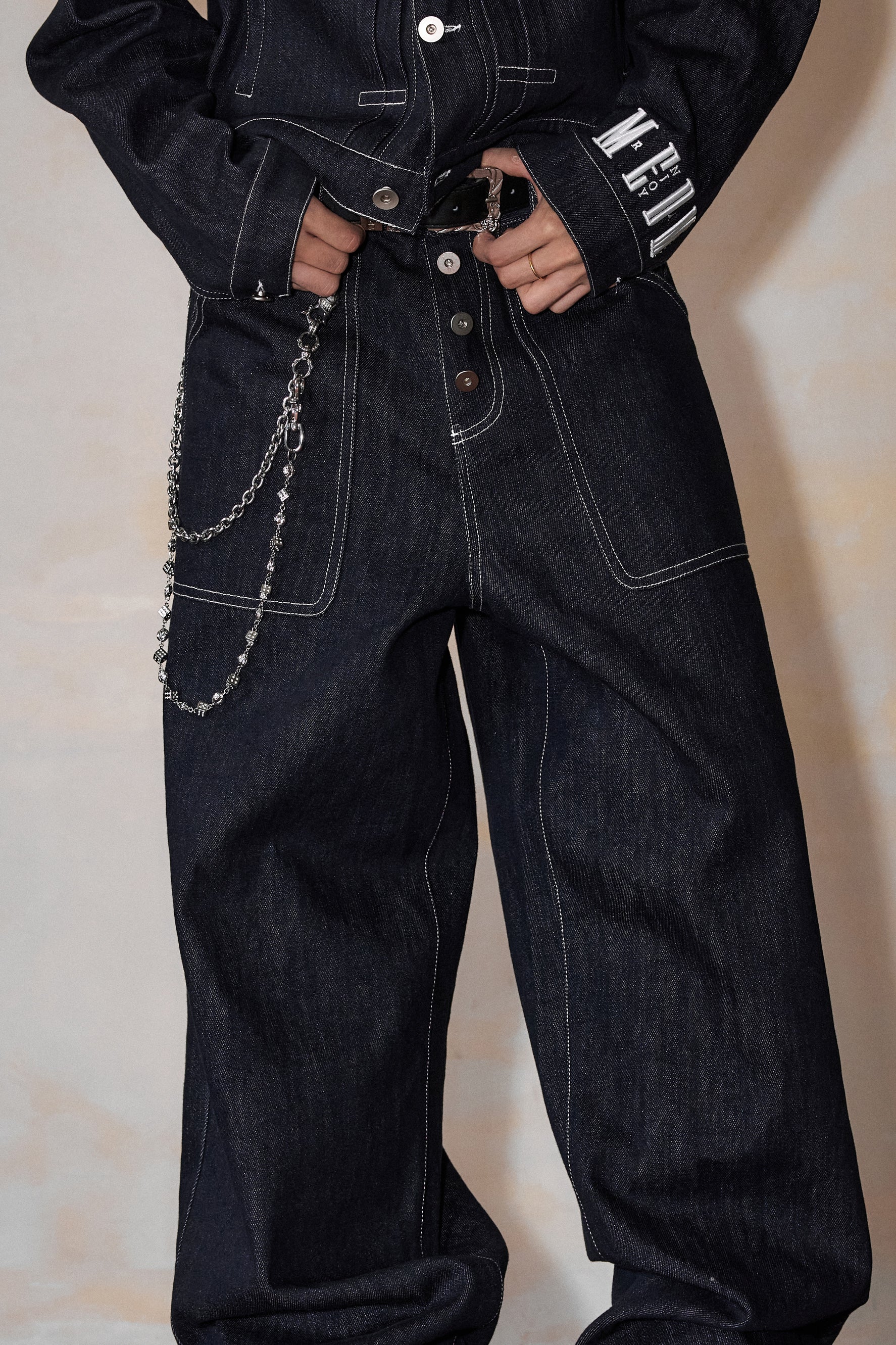 MEDM CONTRAST STITCH JEANS - Image 5