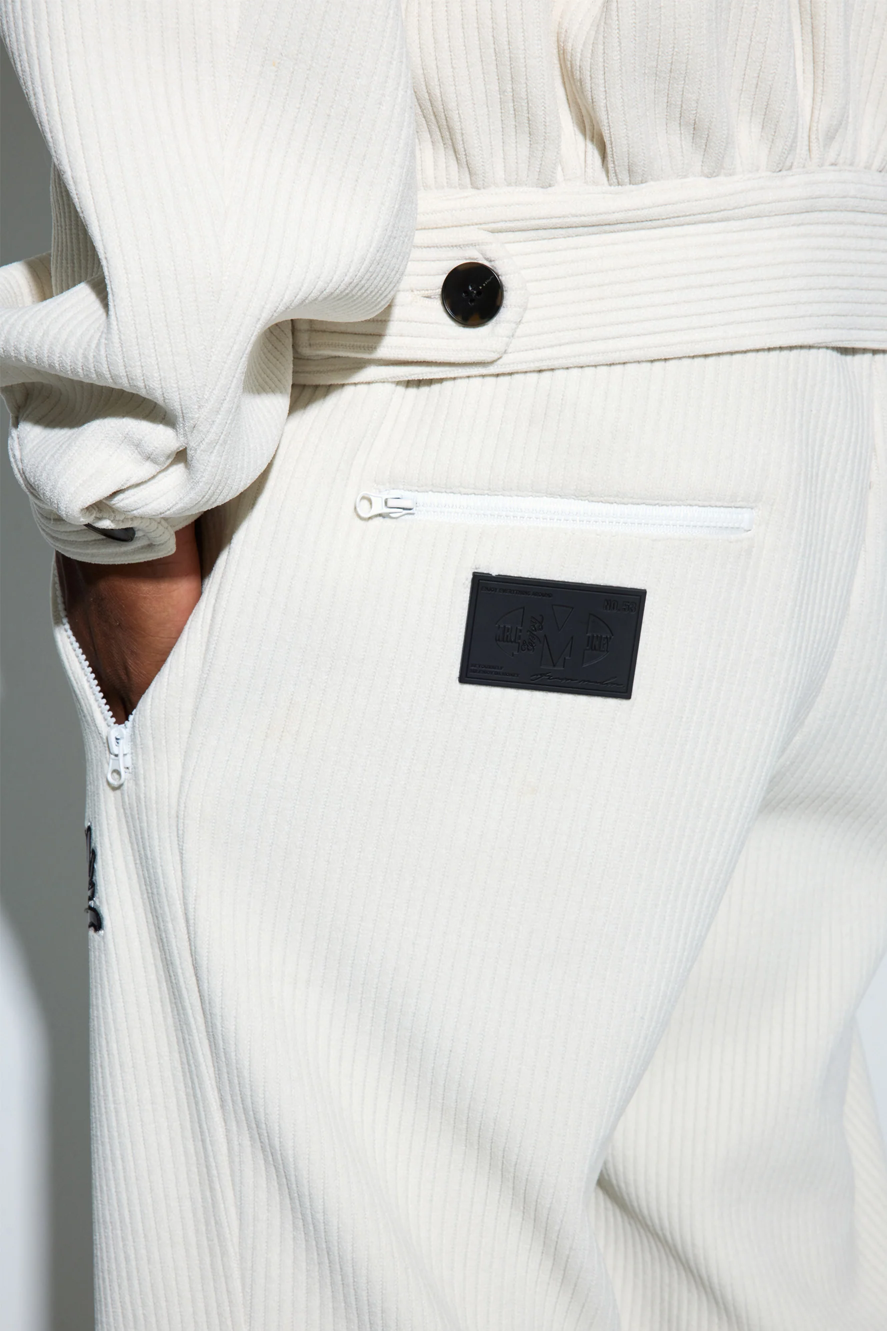 MEDM CORDUROY PANTS - Image 4