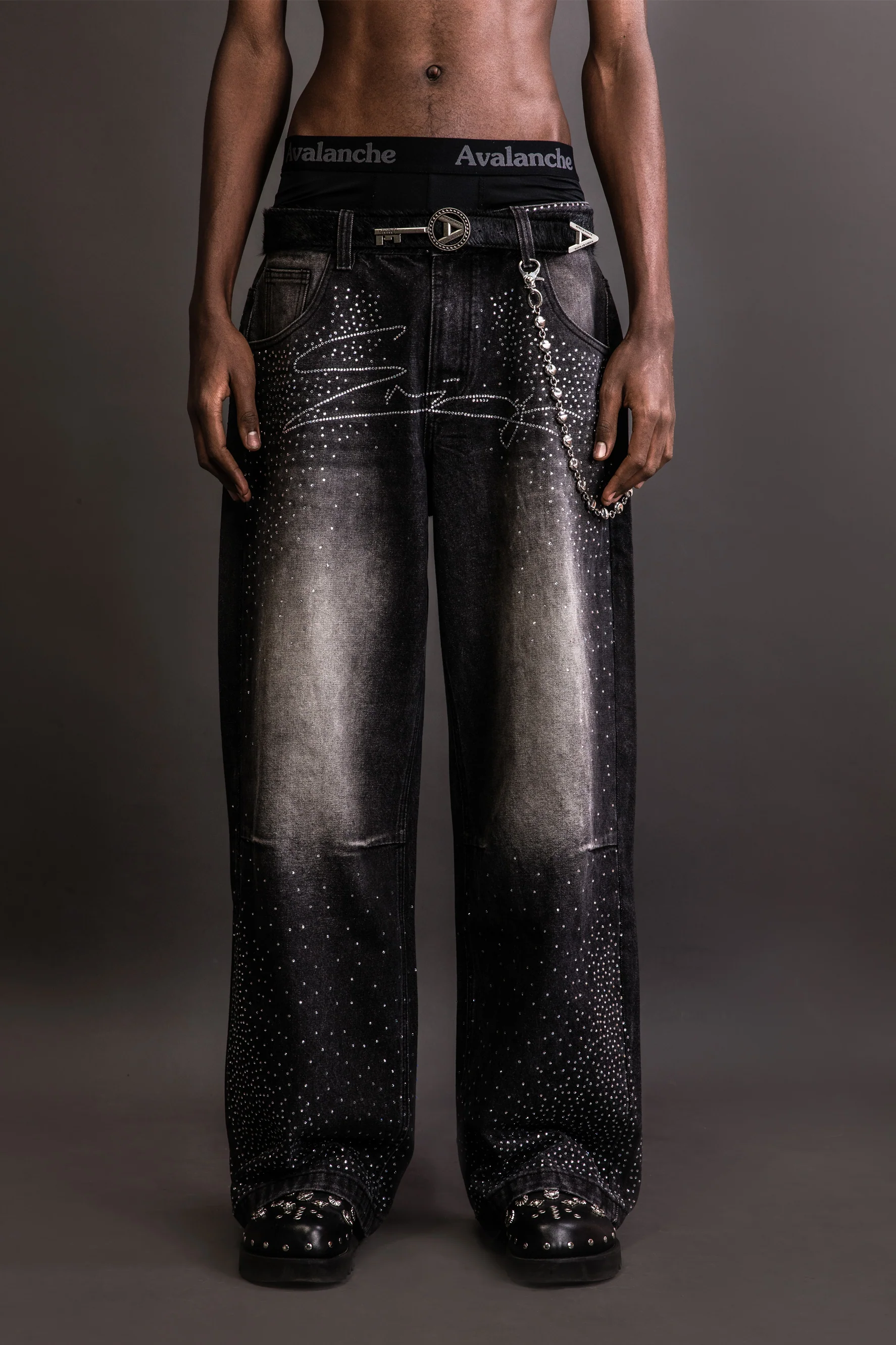 MEDM CRYSTAL EMBELLISHED JEANS - Image 3