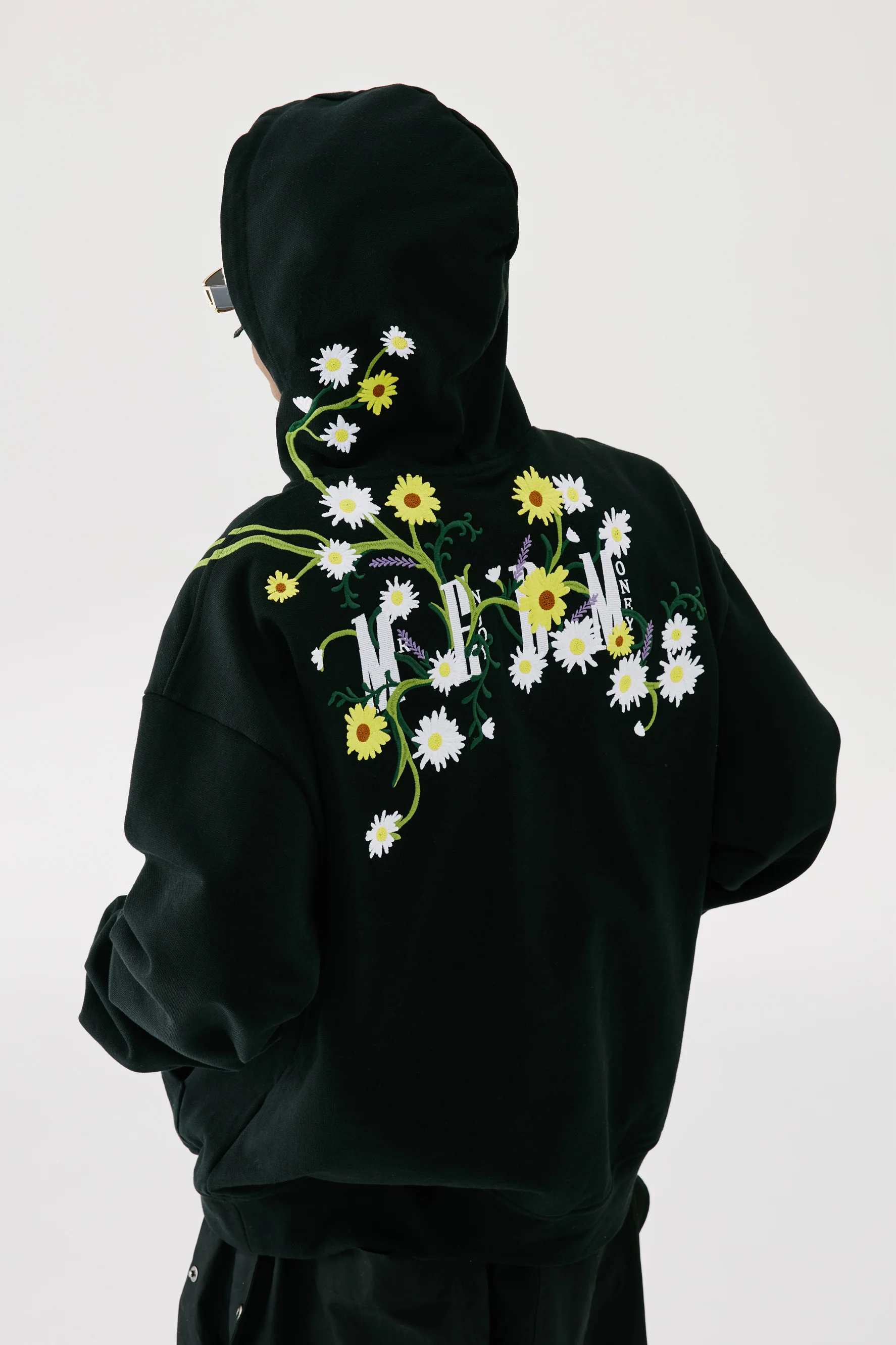 MEDM EMBROIDERED FLORAL HOODIE - Image 5
