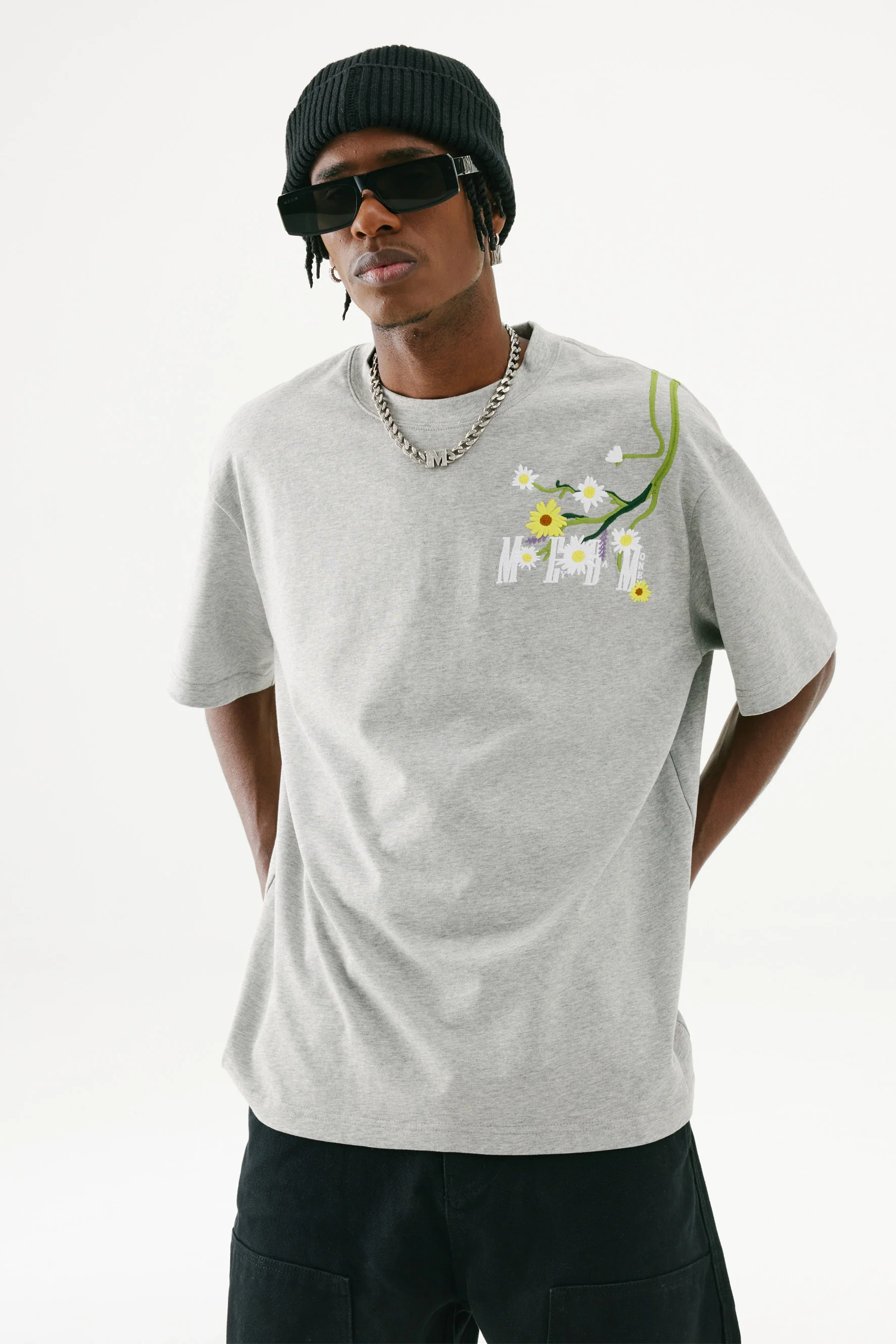 MEDM EMBROIDERED FLORAL T-SHIRT