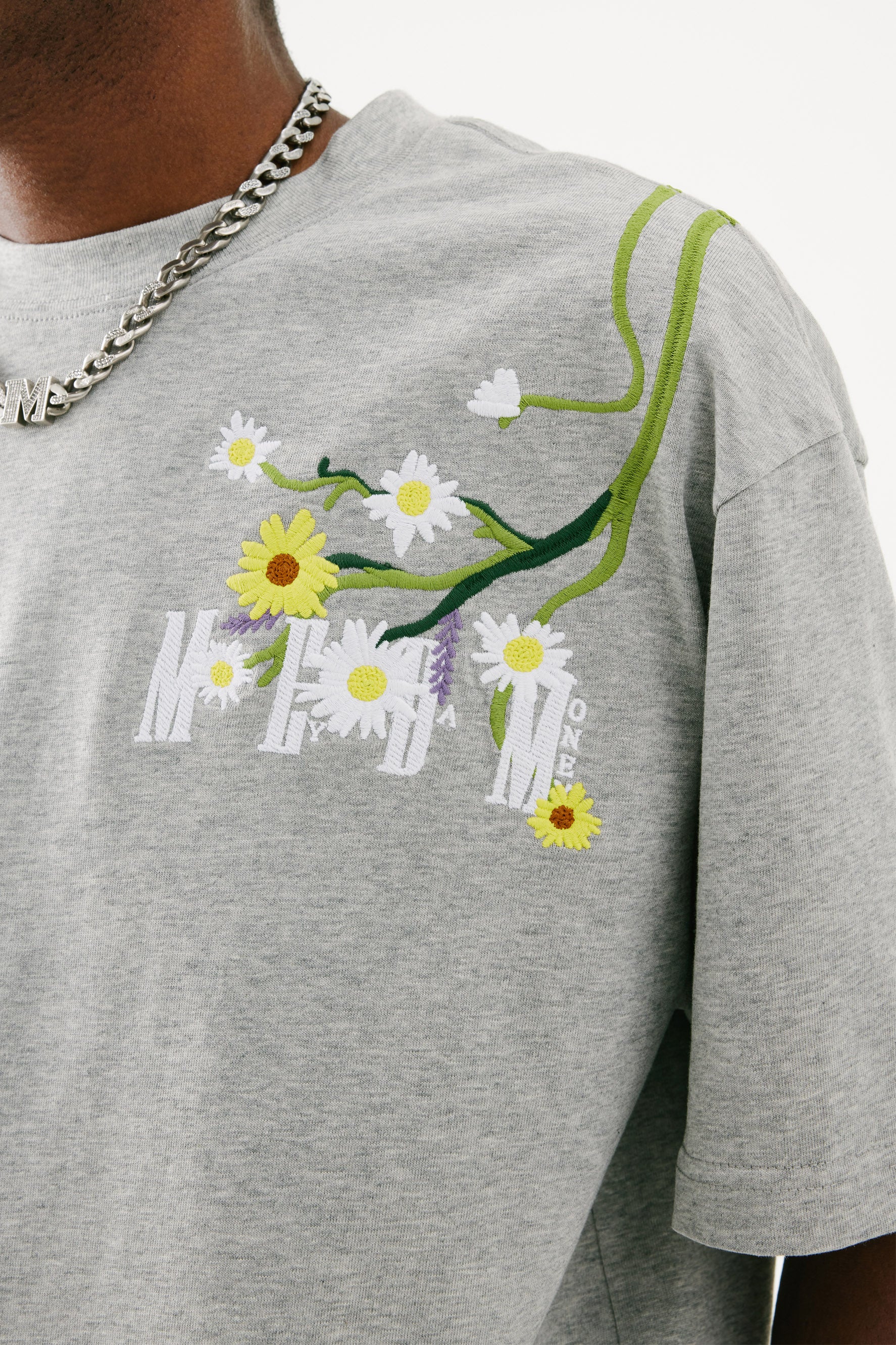 MEDM EMBROIDERED FLORAL T-SHIRT - Image 2