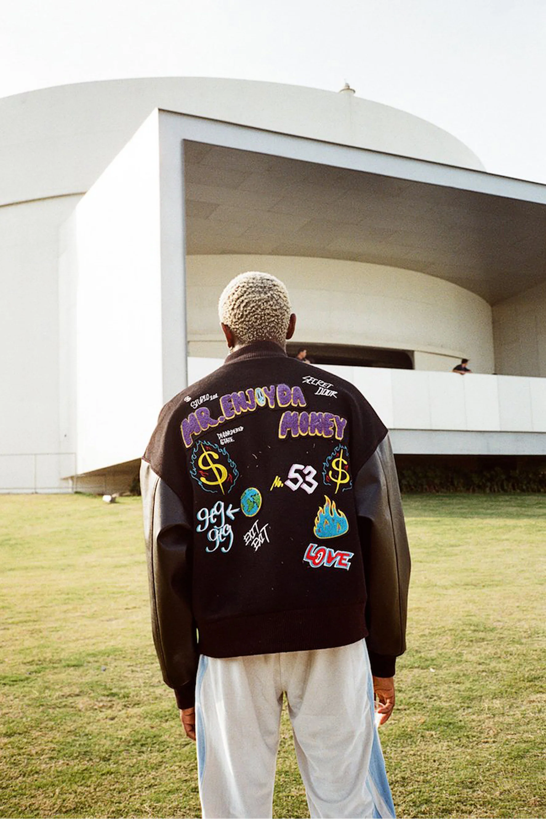 MEDM EMBROIDERED PATCHES JACKET - Image 3