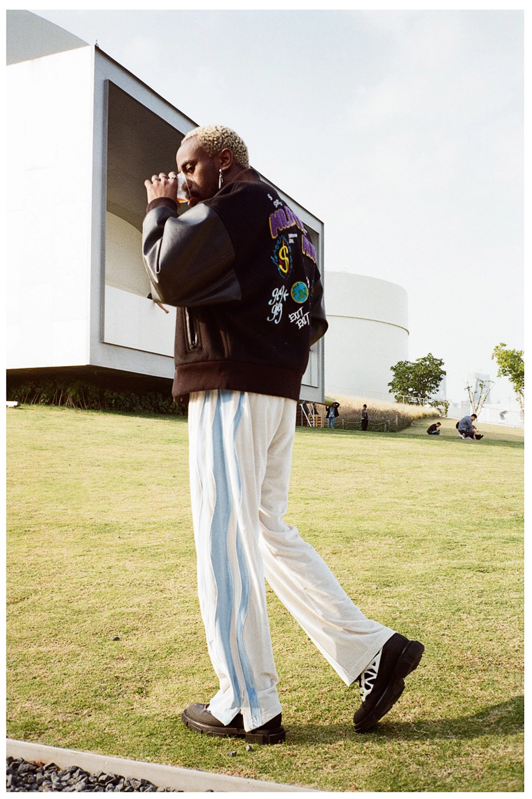 MEDM EMBROIDERED PATCHES JACKET - Image 4