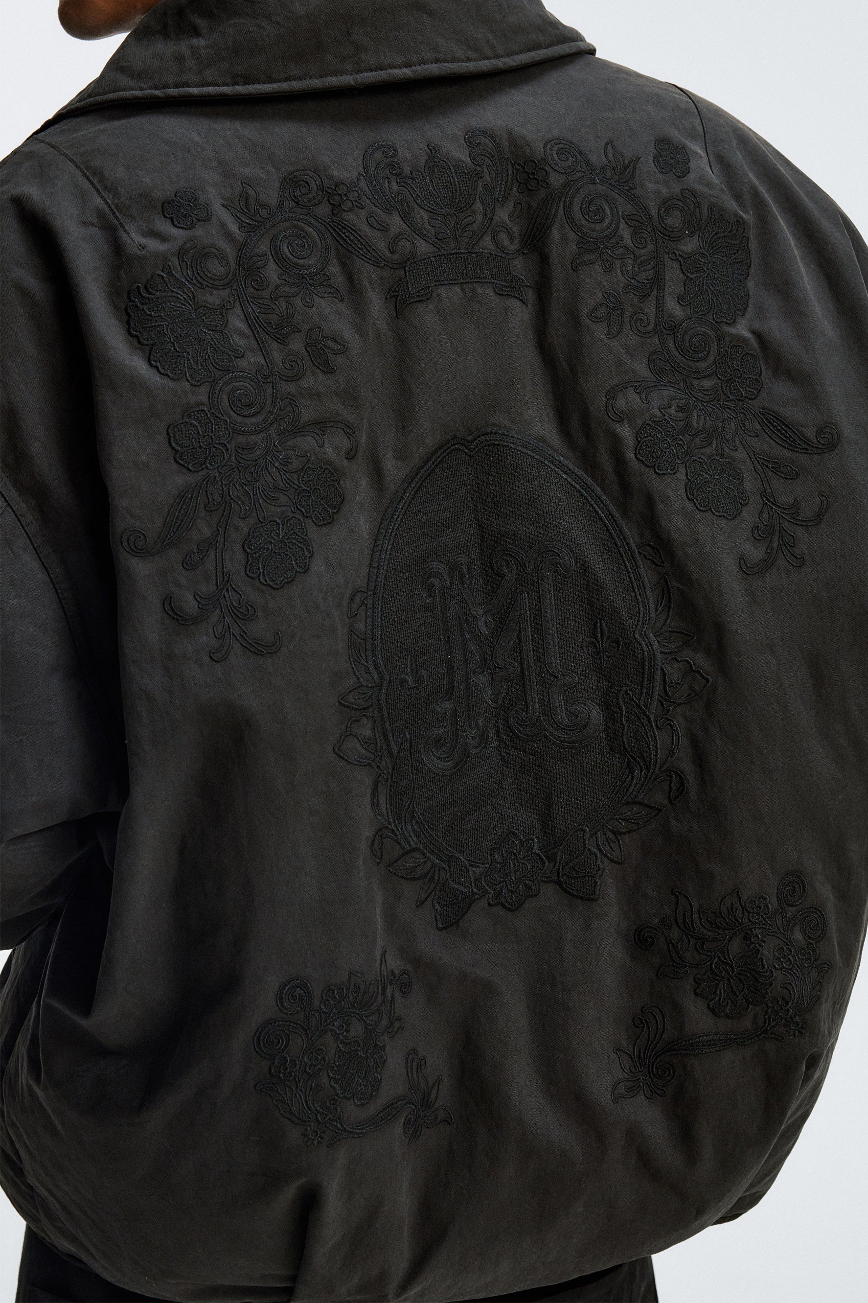 MEDM EMBROIDERED PATTERN JACKET - Image 2