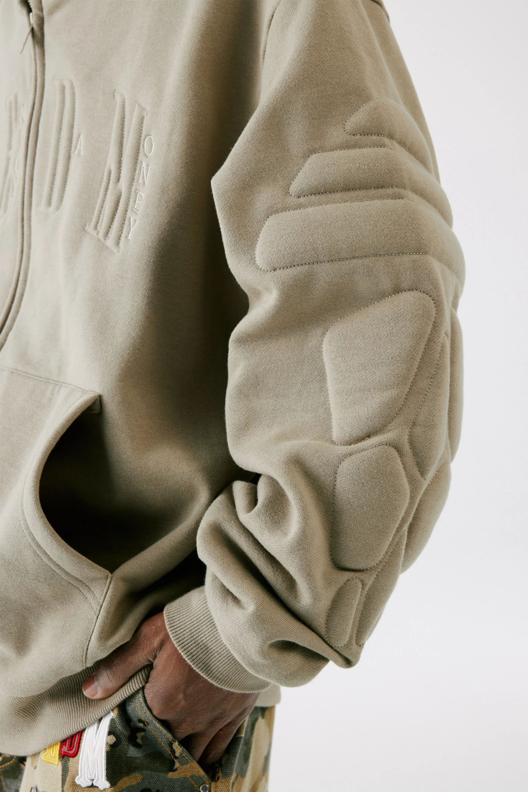 MEDM THREE DIMENSIONAL ZIP-UP HOODIE - Image 4