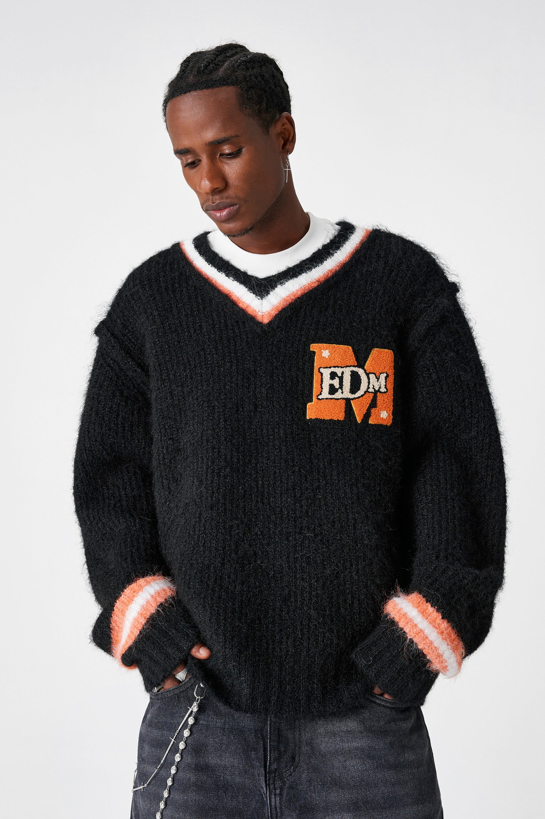 MEDM V-NECK SWEATER