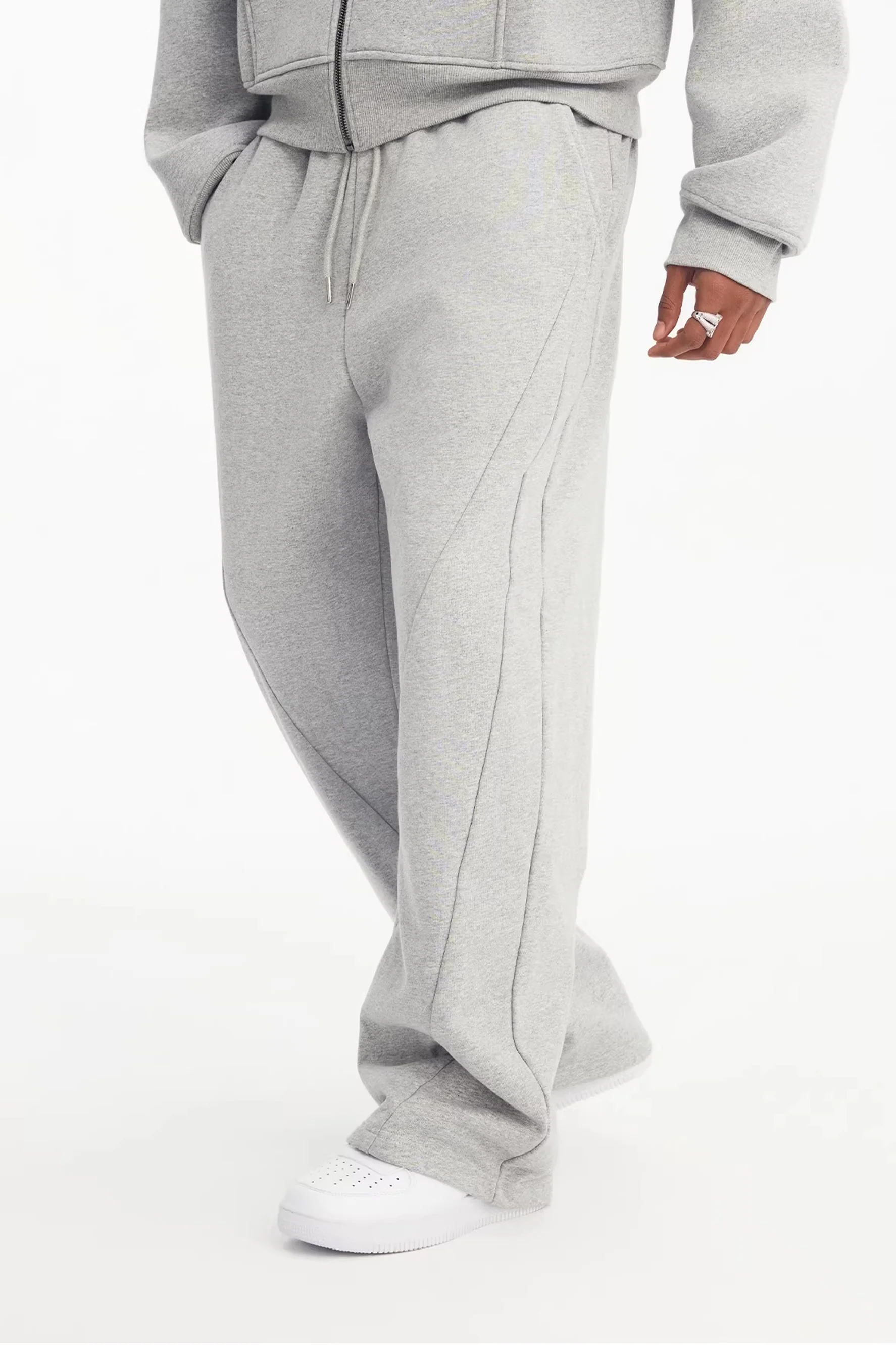 STK CURVED BLADE SWEATPANTS
